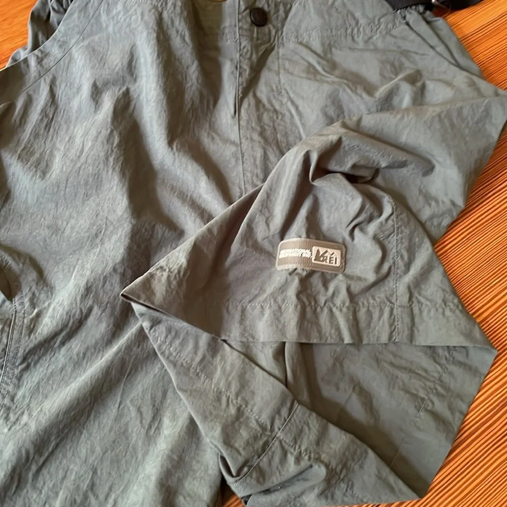 REI Cargo Sahara shorts 100% quick dry nylon for active sports - Picture 4 of 8